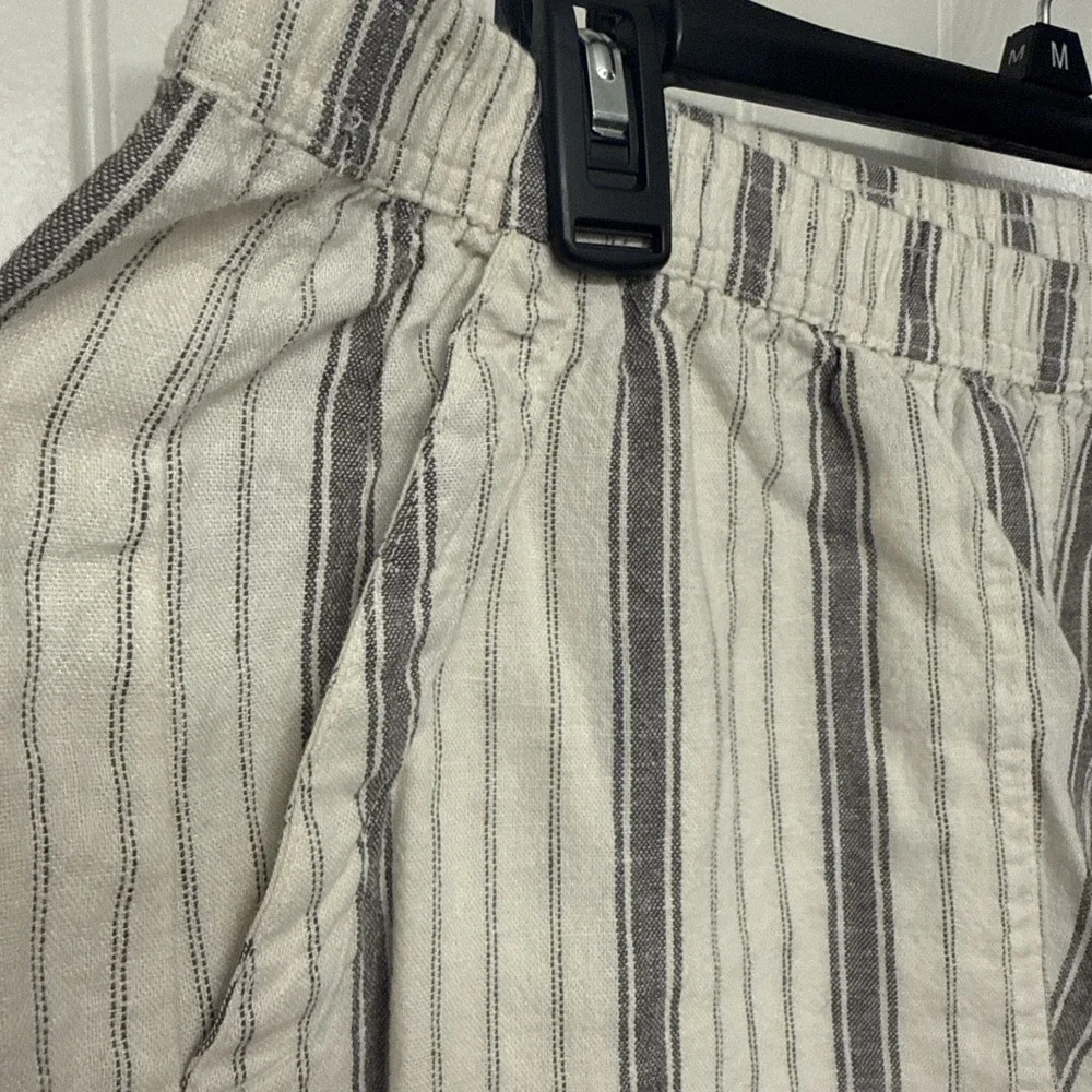 Universal Thread striped shorts women sz M